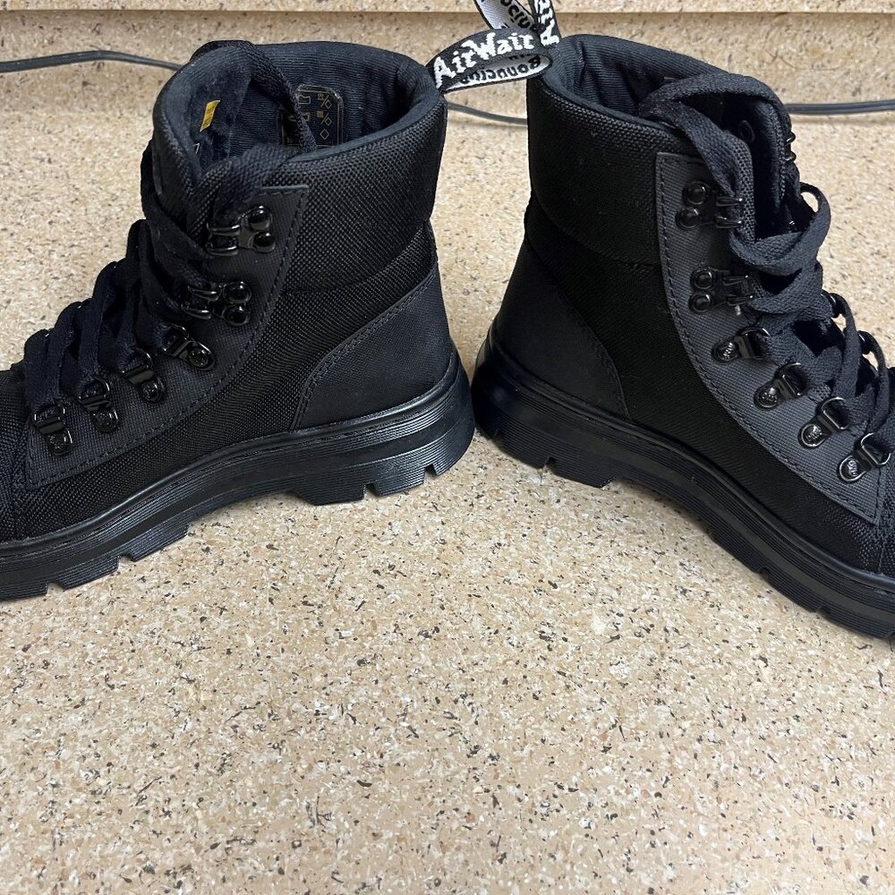 *NEW*DR. MARTENS COMBS TECH COMBAT BOOTS. BLACK/7